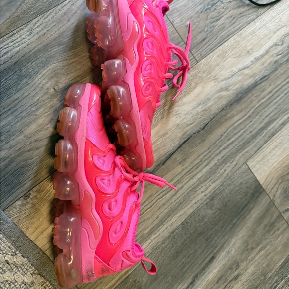 Vibrant Nike AirMax - Picture 4 of 4